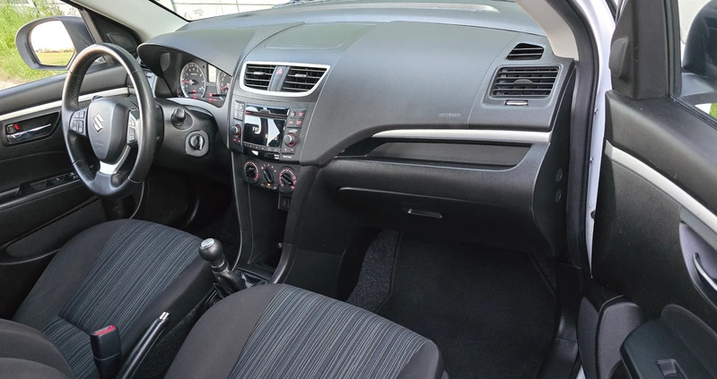 Suzuki Swift cena 28800 przebieg: 170000, rok produkcji 2016 z Mogielnica małe 596